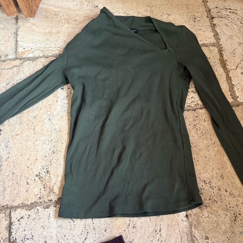 🙂Zara Olive Green Long-Sleeve V-Neck Knit Top